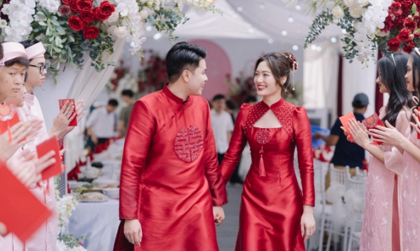 Hoa khôi bóng chuyền Việt Hương bất ngờ tung ảnh ăn hỏi khiến dân tình ngỡ ngàng, danh tính nửa kia gây chú ý