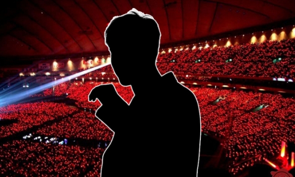 Nam ca sĩ bị đàn em 'bóc phốt' bộ mặt thật: Cầm micro mắng chửi 100 người, lén hút thuốc ở khu vực cấm?