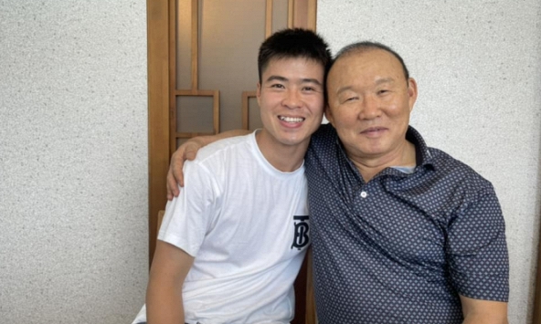 Dở khóc dở cười: Thầy Park Hang-seo 'comment dạo' dưới ảnh Duy Mạnh, nhưng nhận câu trả lời không ngờ 'em không hiểu gì'