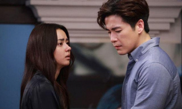 Đi làm về, tôi bật ngửa khi thấy người môi giới tới định giá nhà, càng sốc với lý do chồng đòi bán nhà gấp rút