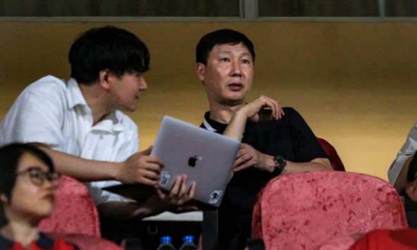 Lịch làm việc cực căng của tân HLV ĐT Việt Nam Kim Sang-sik, vừa đến Việt Nam đã ra sân 'xem giò' Hoàng Đức, Bùi Tiến Dũng