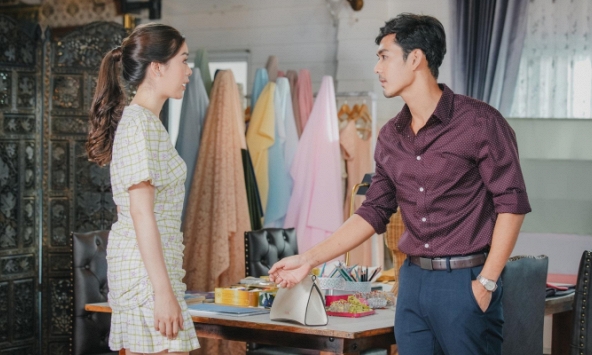 Nghe chồng bàn với chị gái anh ấy kế hoạch làm ăn, tôi hoảng sợ loay hoay tìm chỗ giấu vàng cưới