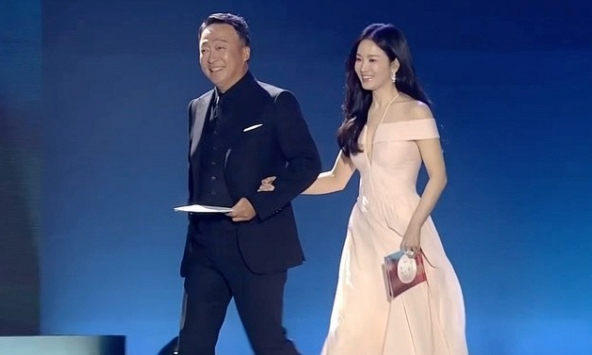 Song Hye Kyo xuất hiện chớp nhoáng nhưng giật spotlight của Baeksang 2024