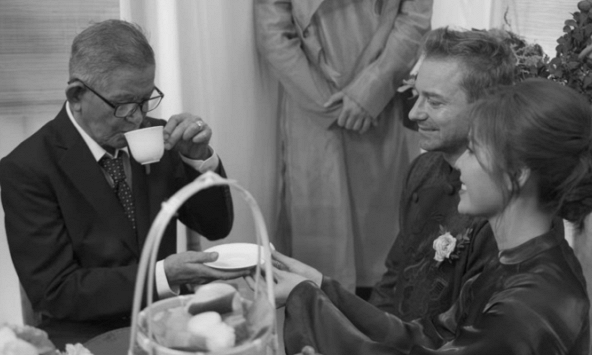 Khoảnh khắc cha Minh Tú chứng kiến con gái lấy chồng trong lễ ăn hỏi đặc biệt diễn ra trước khi ông qua đời