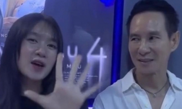 Minh Hà hỏi Lý Hải sao không cõng vợ như 15 năm trước, đạo diễn trả lời câu điếng người