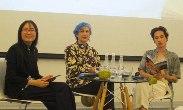 Lợi thế và khủng hoảng của người viết mang bản sắc kép