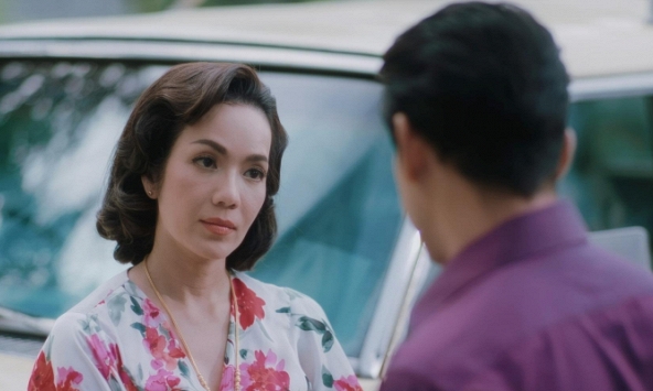 Trong tủ đá luôn có 1 bọc nylon đen ẩn phía sau các túi thịt, tò mò nên tôi mở ra xem thì hoa mắt khi thấy toàn là vàng