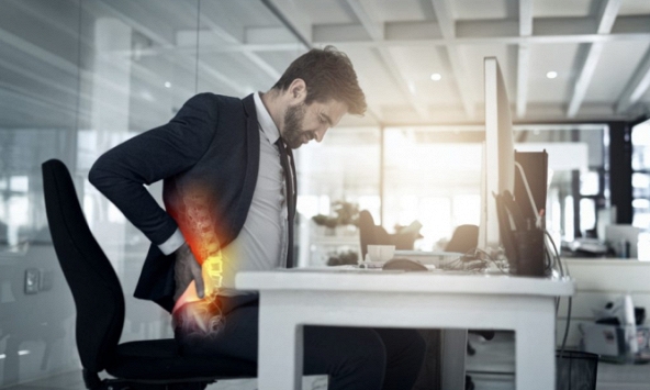 Dân văn phòng ngồi nhiều sau vài năm thấy lưng đau còn không quay được cổ, chuyên gia đưa ra lời khuyên hữu hiệu