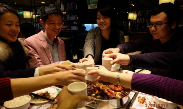 Sau buổi họp lớp, 30 người rời khỏi nhóm chat, 15 người âm thầm xóa liên lạc và không bao giờ gặp lại