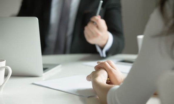 Sếp hỏi câu khó nghe: 'Cái gì của bạn mà tôi có thể sử dụng tùy tiện?', ứng viên EQ cao trả lời một từ khiến HR 'chết đứng'