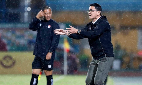 Nóng: Lý do HLV Kiatisuk bất ngờ chia tay CLB CAHN