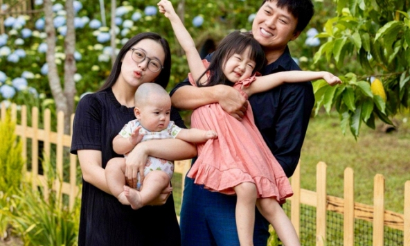 Sao phim Lý Hải lấy vợ kém 16 tuổi: Bà xã sinh con khi mới 19, ái nữ đầu lòng càng lớn càng xinh