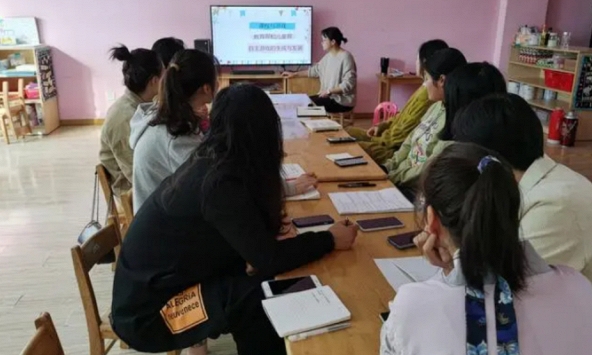 Thấy trong cặp con có vật lạ, người mẹ lên gặp thẳng ban giám hiệu trường khiến tôi bị đình chỉ dạy: Lời tố cáo gây phẫn nộ