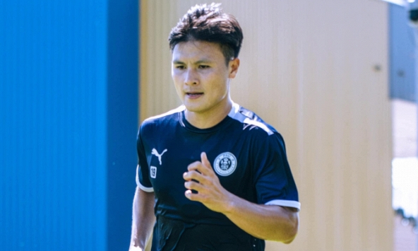 Quang Hải xuất ngoại: Ký hợp đồng không dưới 1 năm nhưng bị giảm lương 