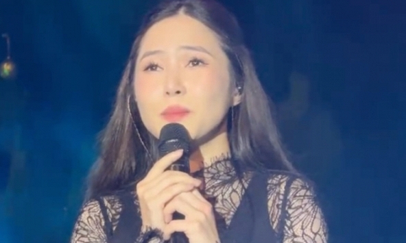 Hương Tràm xuất hiện với visual cực ngọt, tự tin khoe thân hình mỏng dính