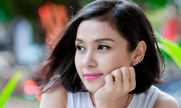 Bình thường toàn được khen tinh tế chuyện dạy con, Việt Trinh bỗng bị chê trách vì 1 clip: 'Con không tránh mẹ' mang lại tác động tiêu cực gì?