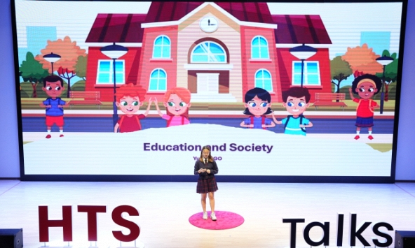 Học sinh Hà Nội thuyết trình các vấn đề môi trường và xã hội bằng Tiếng Anh