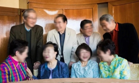 Trong buổi họp lớp, 2 người bạn làm giám đốc tuyên bố bao toàn bộ chi phí, biết cảnh ngộ của các bạn mà tôi ngậm ngùi thấm thía