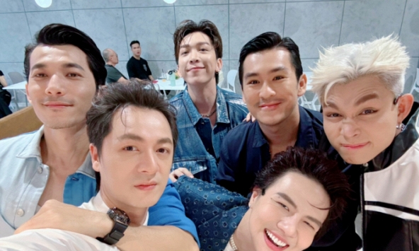 Nam ca sĩ vừa vào nhà chung hội tụ các Anh Tài đã lập tức có 'con riêng', vợ hoảng hốt lên mạng tra hỏi