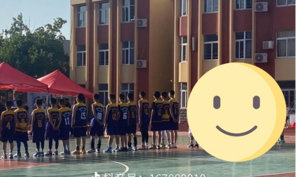 Bức ảnh chụp bóng lưng của học sinh 2 trường tiểu học khiến cả cõi mạng rần rần, bộ gen quan trọng đến thế sao?