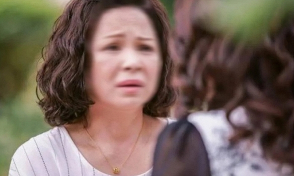 Mẹ tôi quyết tâm đi làm giúp việc cho bà thông gia, chưa được một tháng đã ôm hành lý ra về trong sự nhục nhã