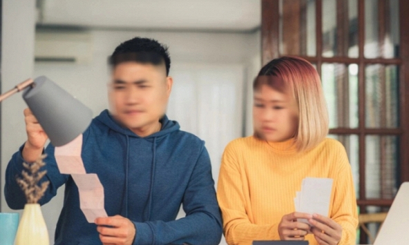 Nghe vợ và hàng xóm nói chuyện với nhau, tôi phát hiện ra giá mỗi lon sữa con đang dùng: Ngã ngửa trước 'máu' chịu chi của vợ