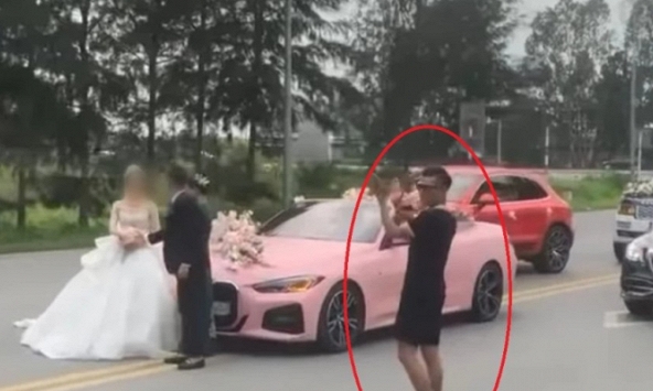  Vụ đoàn siêu xe đón dâu dừng giữa đường chụp ảnh: Thu giữ cuốn sổ Hải Idol ''phân công từng người khai báo gì'' khi bị tra hỏi