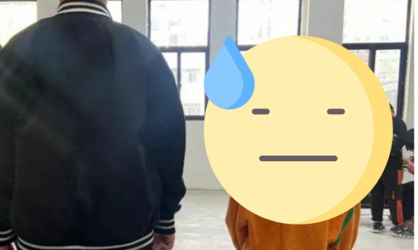 Bức ảnh chụp 2 học sinh tiểu học khiến netizen vò đầu bứt tóc vì khó hiểu, sao có thể khác biệt đến vậy?