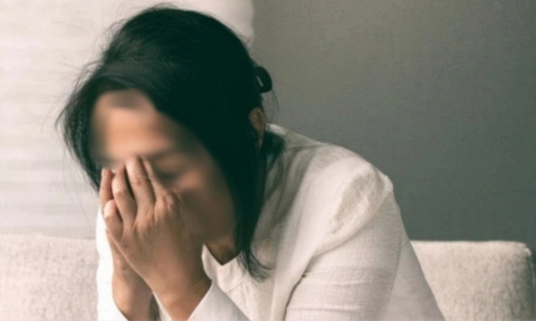 Đến nhà con gái chơi, 1 giờ trưa, con hỏi một câu đau trào nước mắt: Hóa ra con tôi khốn khổ đến vậy!