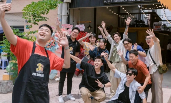 Ăn thử quán mì trộn của hot TikToker A Dinh Sài Gòn: Nếu bỏ 50k để ăn tô mì này thì không đáng, vì nó quá... bình thường