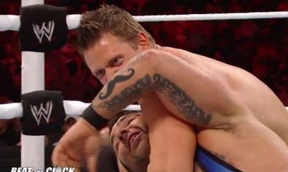 Những khoảnh khắc trùng hợp đến khó tin tại làng thể thao, nhìn qua cứ ngỡ là photoshop