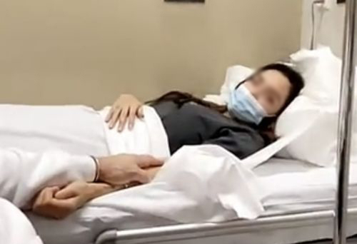 Chồng mất ăn mất ngủ vì mùi hôi miệng của vợ, đi khám mới hay cô mắc bệnh hiểm nghèo