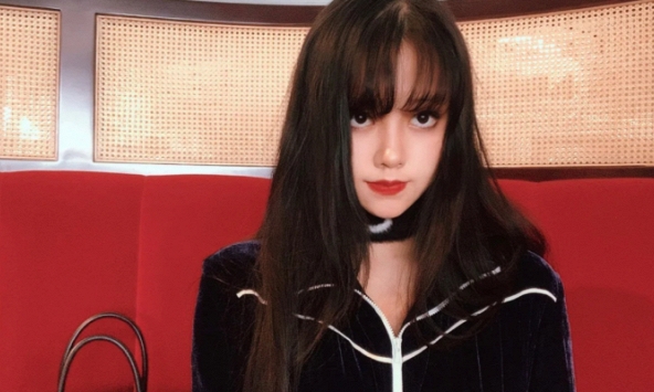 Cuộc sống hiện tại của cô gái 'ăn chực' ở phòng chờ sân bay trong 21 ngày, ngủ ké khách sạn 5 sao, dùng hàng hiệu rồi trả lại