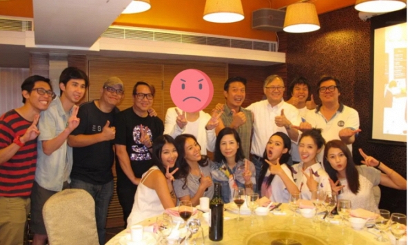 Buổi họp sau 20 năm, lớp trưởng liên tục khoe giàu, nhưng đến lúc thanh toán tiền ăn 20 triệu thì viện đủ lý do để về trước