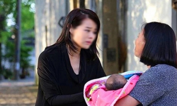 Đến thăm em chồng sinh con, mẹ chồng liền dúi vào tay tôi 100 triệu cùng lời khẩn cầu làm tôi choáng váng đầu óc