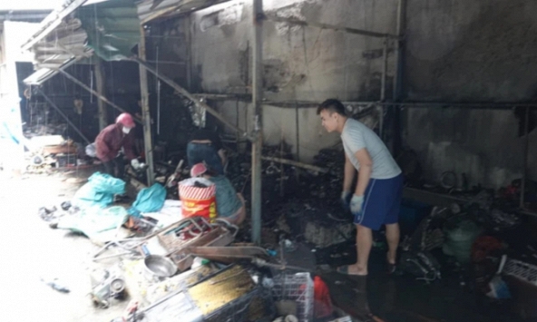 Hà Nội: Sét đánh trúng, thiêu rụi toàn bộ kho hàng đồ cổ của tiểu thương chợ Vạn Phúc