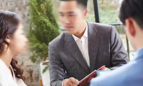 Ngày đầu bước vào công ty mới, tôi choáng váng khi giám đốc lại là chồng cũ của mình: Cuộc hôn nhân ngắn ngủi nhưng vết thương lòng rất sâu