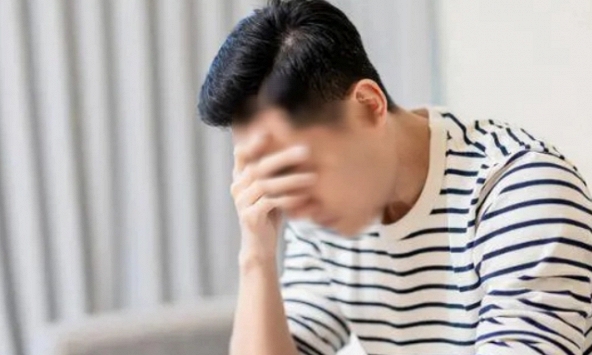 Về quê ăn giỗ, tôi nghẹn đắng nuốt nước mắt 'mất toi' 45 triệu đồng vì một câu khoe khoang của mẹ