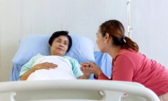 Trước lúc qua đời, mẹ chồng để lại tài sản cho vợ chồng tôi, bố chồng không được một xu: Câu trăng trối khiến tôi biết bà rất thương ông