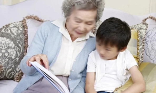 Dẫn con riêng tới nhà bạn trai chơi, cả ngày đều rất vui vẻ cho tới khi tôi về thì mẹ chồng tương lai thủ thỉ sẽ cho 300 triệu