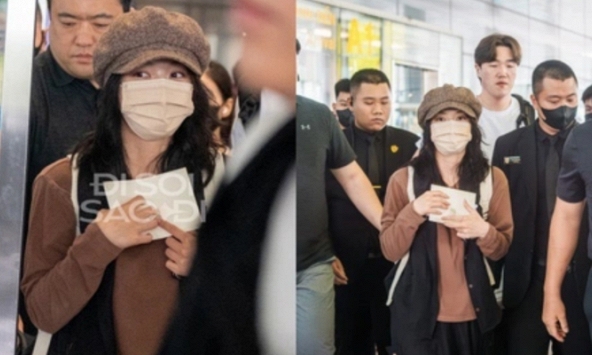 HOT: Nữ diễn viên đình đám của My Demon đổ bộ sân bay Nội Bài, lộ mỗi đôi mắt cũng đủ gây thương nhớ