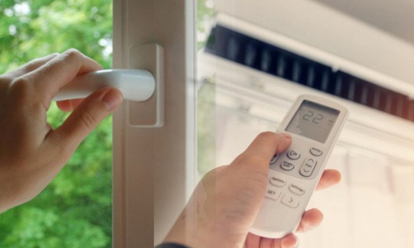 Khi bật điều hòa có nên đóng chặt cửa ra vào và cửa sổ không?