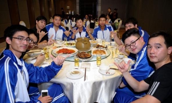 Họp lớp mỗi người được yêu cầu đóng 7 triệu, 6 người trực tiếp rời nhóm: Hết tiệc, họ đều hối hận không thôi