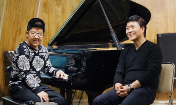 Sau 7 năm gây sốt tại 'Điều ước thứ bảy', cuộc sống của bé Bôm - con trai nghệ sĩ Quốc Tuấn thay đổi thế nào?