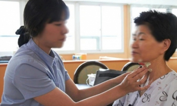 U60 lo cho 3 đứa con tiền xây nhà, mua xe, đến khi bị ngã nhập viện, thấy các con phân chia nợ nần mà tôi tái mét mặt mày