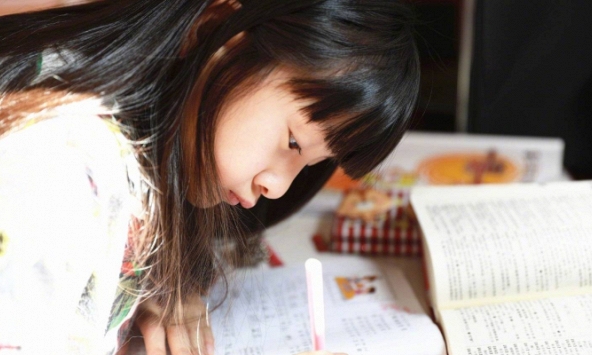 Cháu gái nhờ giải bài toán lớp 2 trong sách giáo khoa, ông nội tức giận nói 'sai đề': Sở GD&ĐT phải vào cuộc