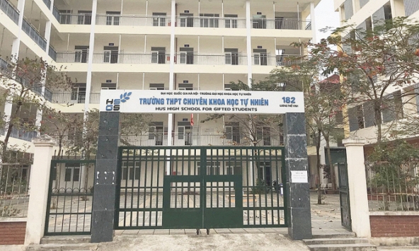 Con đậu chuyên Toán trường cấp 3 đình đám Hà Nội, mẹ vẫn băn khoăn có nên cho theo học: Lý do gây tranh cãi