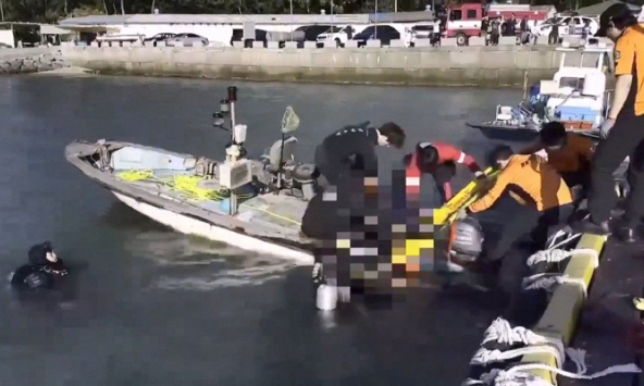 Ô tô chở 3 mẹ con lao xuống biển khiến 2 người chết, cảnh sát điều tra phát hiện âm mưu kinh khủng của 2 người con trai