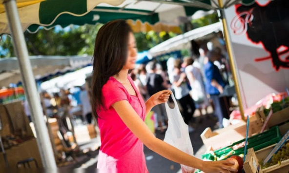 Khi biết gia đình tôi mỗi tháng chi tiêu hết 4 triệu cho 5 người, chị hàng xóm nhận xét một câu mà tôi kinh hồn táng đảm