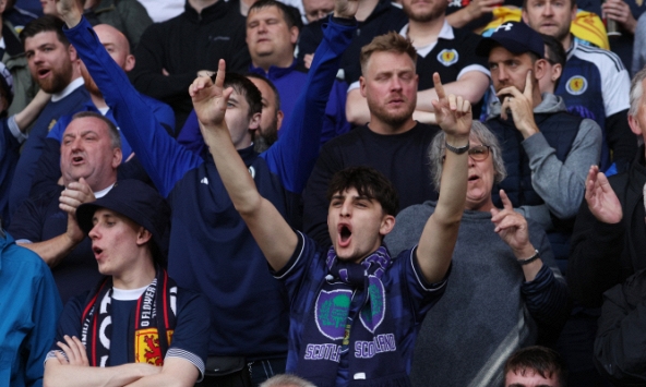 Euro 2024 ở Đức: BTC cho uống bia nhưng cấm mang hoa quả!